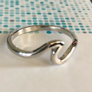 😊 5/$20 Wave Ring size 7 silver tone